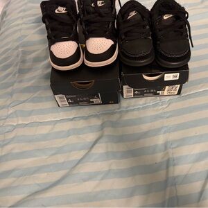Toddler sneaker bundle Jordan 1 and Travis Scott 4c